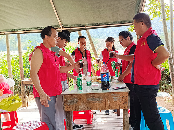 國慶假期科鼎數(shù)控團(tuán)建1-登山燒烤篇