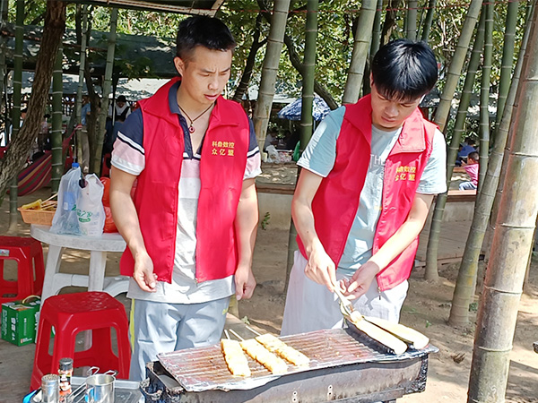 科鼎國慶假期科鼎數(shù)控團(tuán)建1-登山燒烤篇